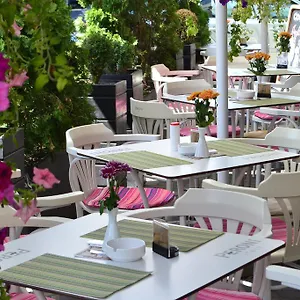 Hotel Les Jardins Carol, Bucharest