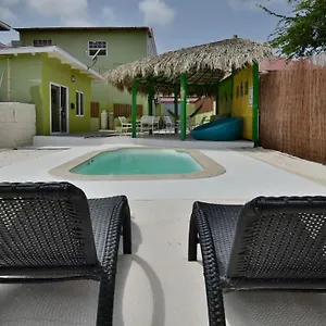 Pista Q And Hostel Oranjestad